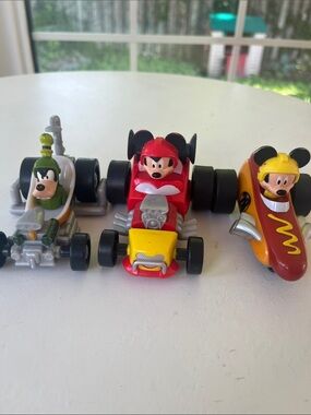 3/$10 💚Fisher-Price Disney Mickey & The Roadster Racers